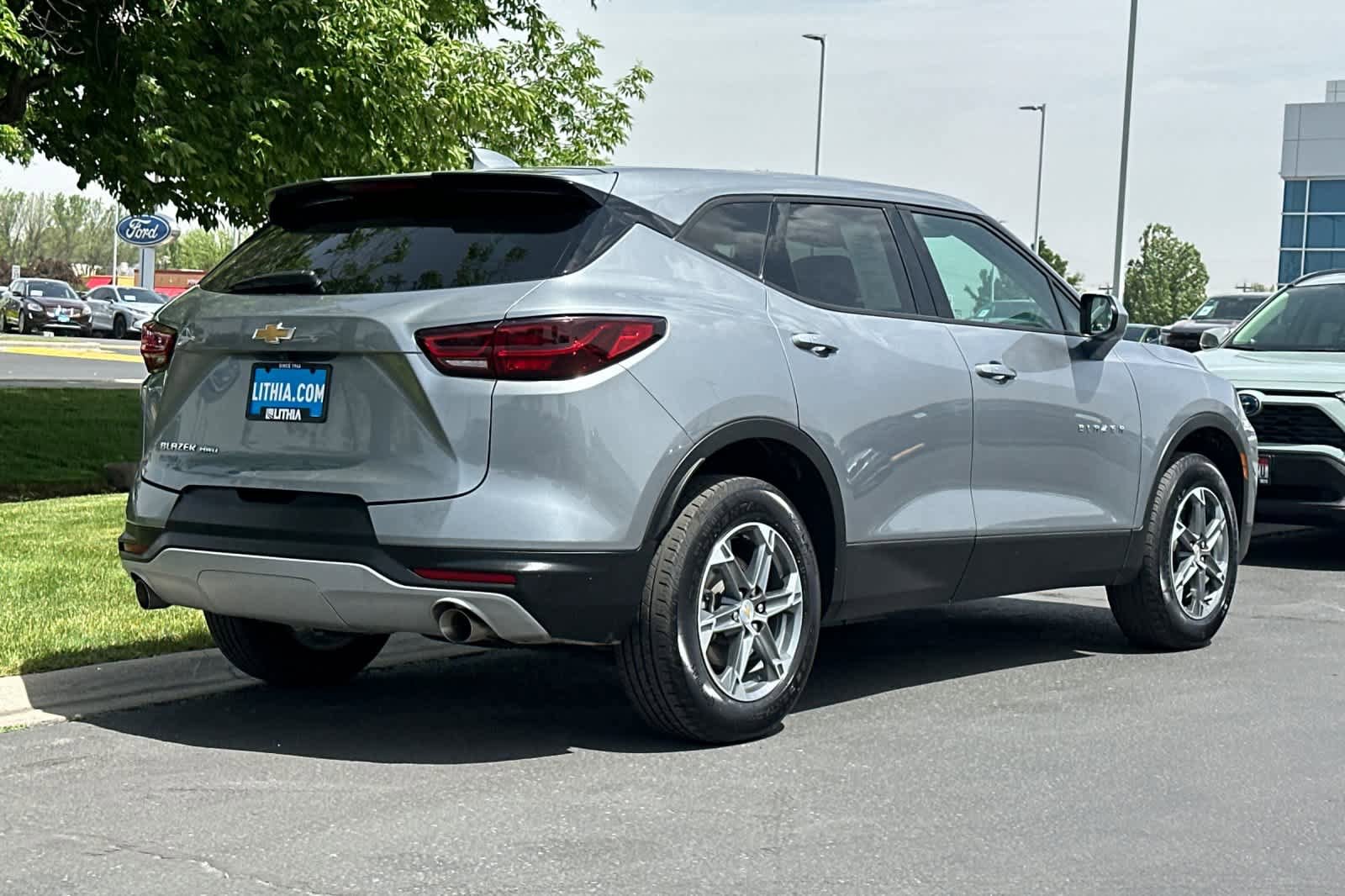 Used 2025 Chevrolet Blazer LT AWD/4WD image 2