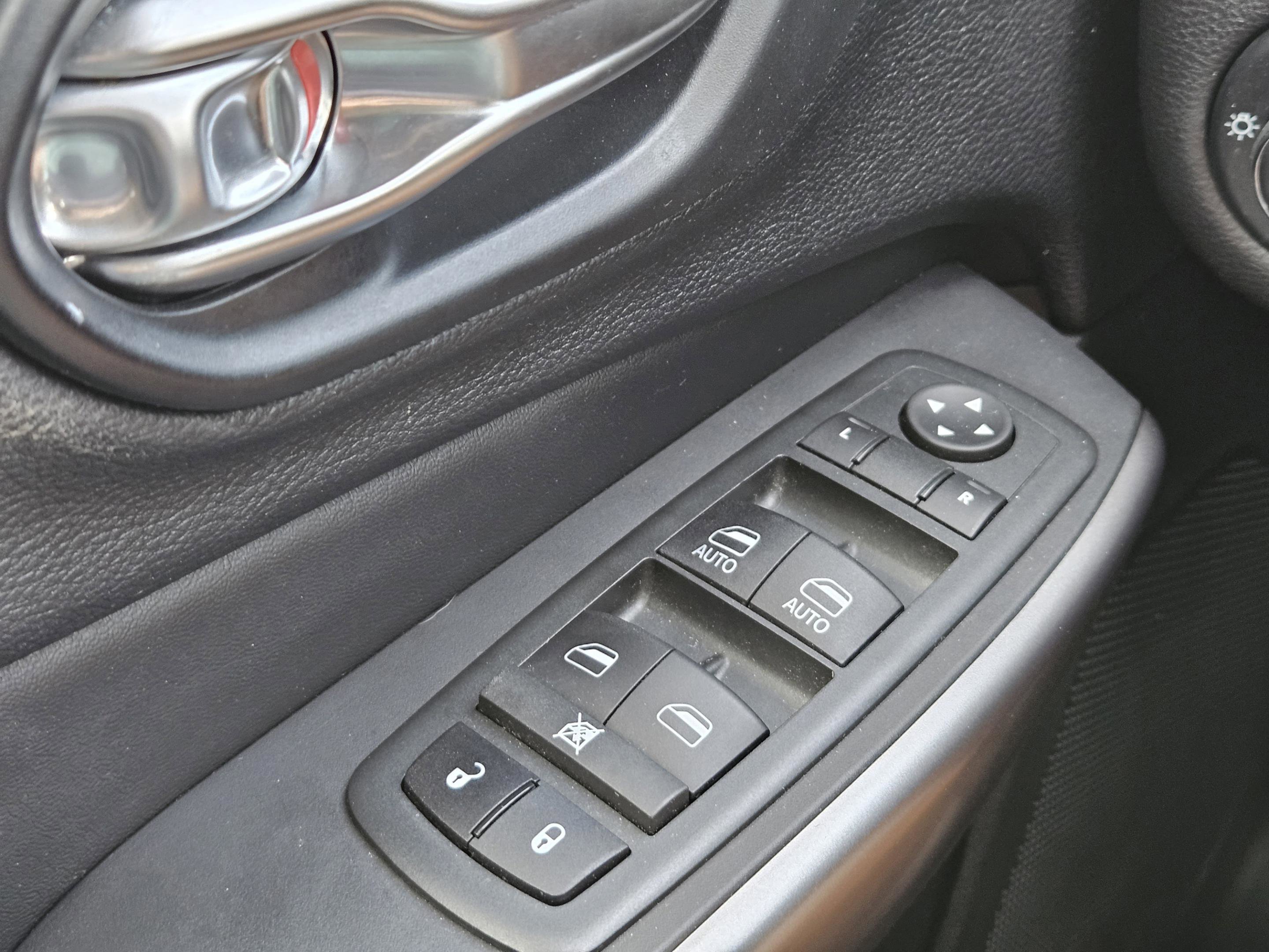 Used 2021 Jeep Cherokee Latitude Lux image 21