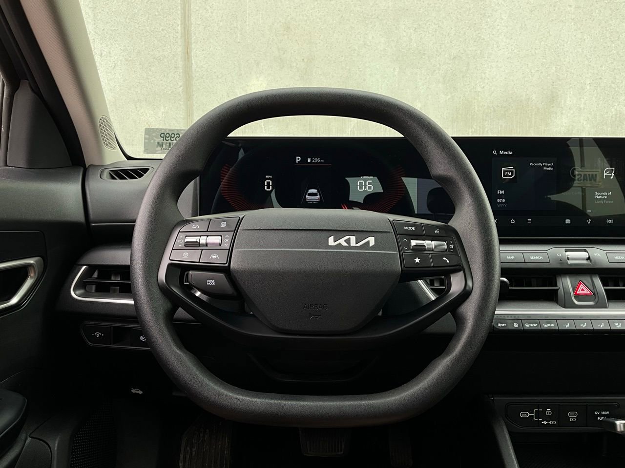 Used 2025 Kia K4 LXS image 32