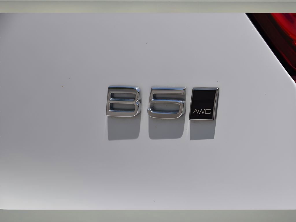 Used 2025 Volvo XC40 B5 Plus w/ Protection Package Premier image 23