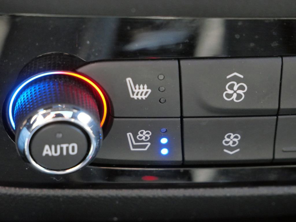 Used 2024 Buick Enclave Avenir w/ Avenir Technology Package image 49