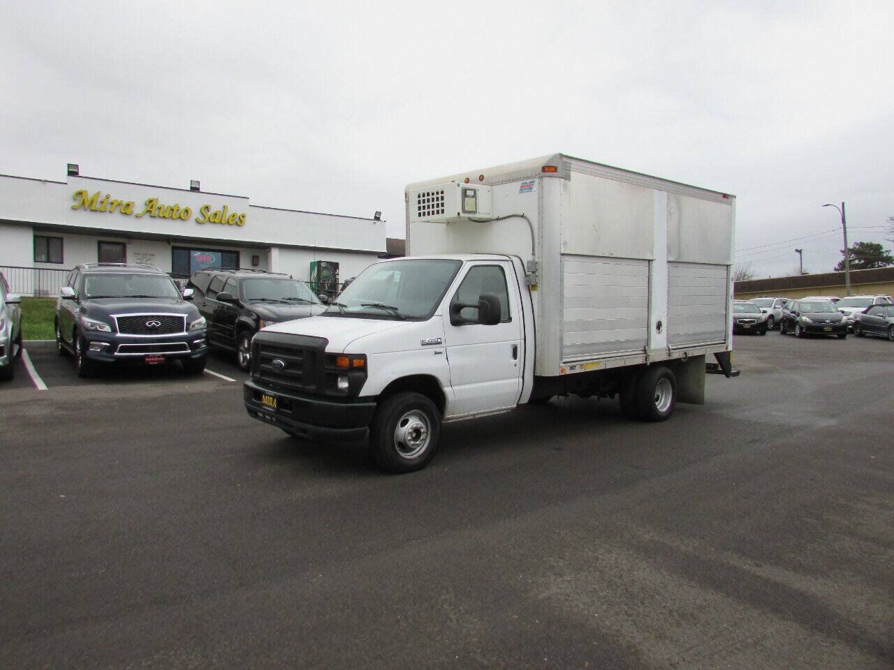 Used 2012 Ford E-450 and Econoline 450 Super Duty w/ PWR Locks & Windows Group RWD image 3
