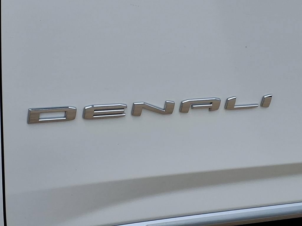 New 2026 GMC Yukon XL Denali w/ Denali Reserve Package RWD image 10