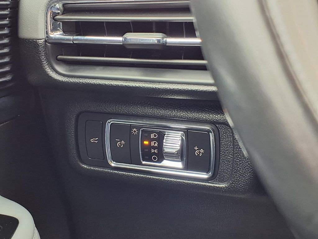 Used 2022 Lincoln Corsair AWD w/ Premium Package image 21