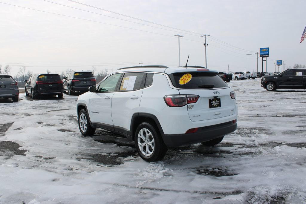 Used 2024 Jeep Compass Latitude AWD/4WD image 7
