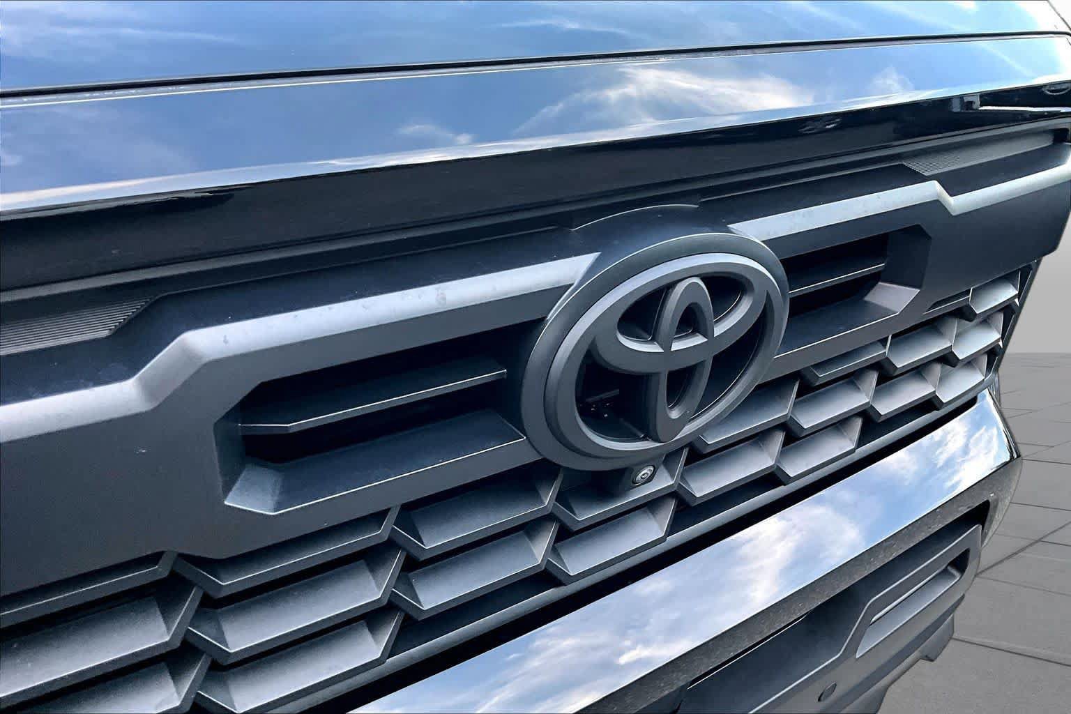 Certified 2024 Toyota Tacoma TRD Sport w/ TRD Sport Premium Package AWD/4WD image 29