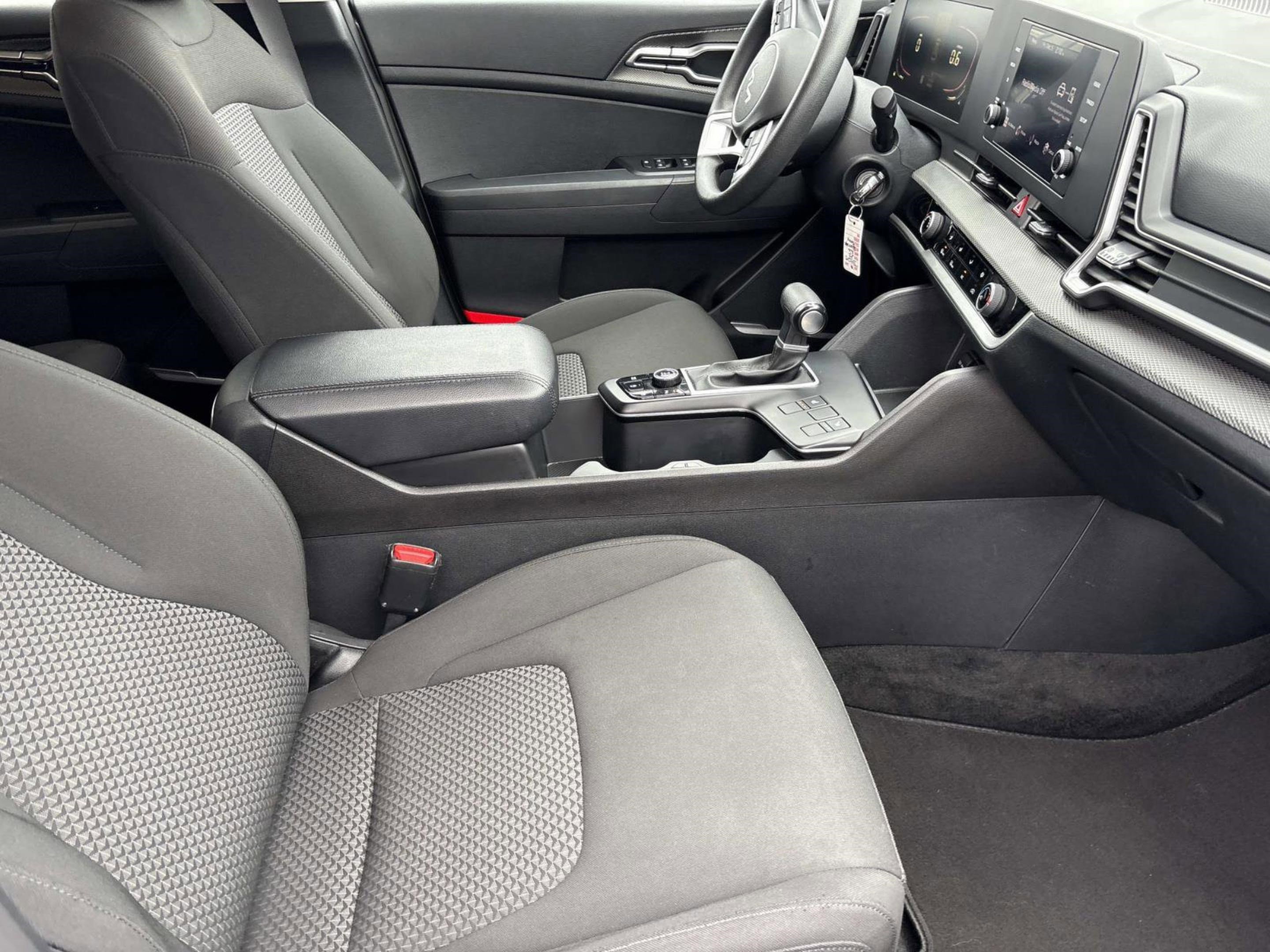 Used 2023 Kia Sportage LX image 23