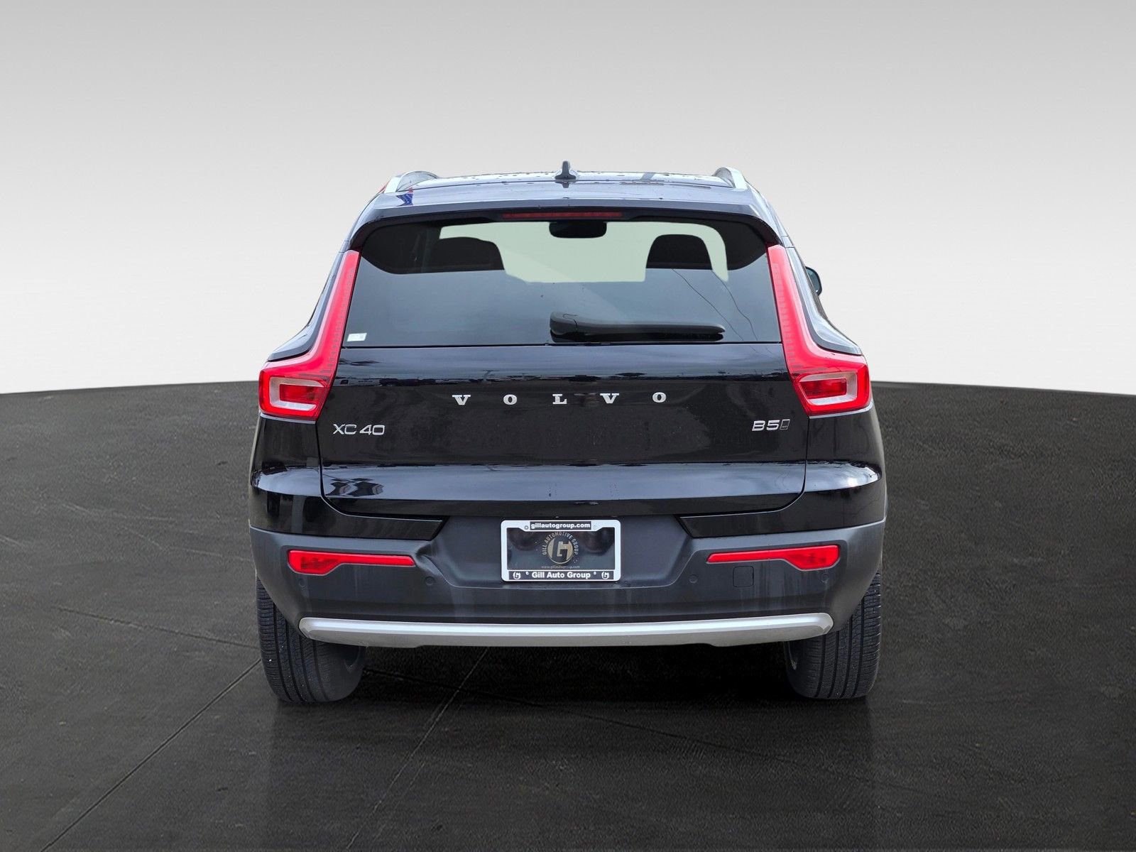 Used 2025 Volvo XC40 B5 Plus image 5