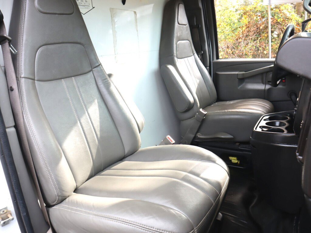 Used 2019 GMC Savana 3500 Extended w/ Driver Convenience Package image 29