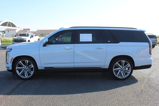 Used 2026 Cadillac Escalade ESV Platinum Sport w/ LPO, ONYX Package AWD/4WD image 9