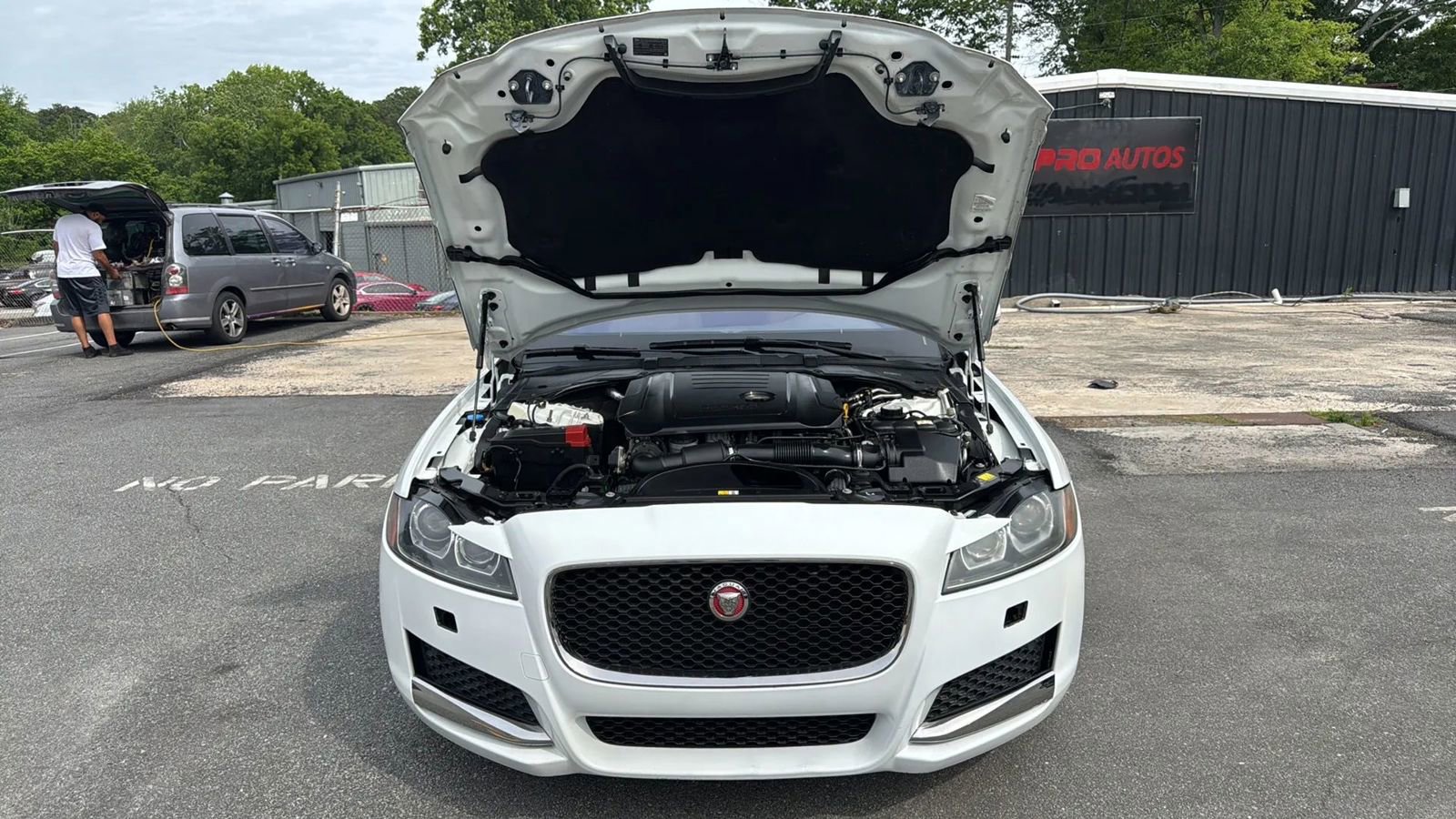 Used 2017 Jaguar XF Premium RWD image 10