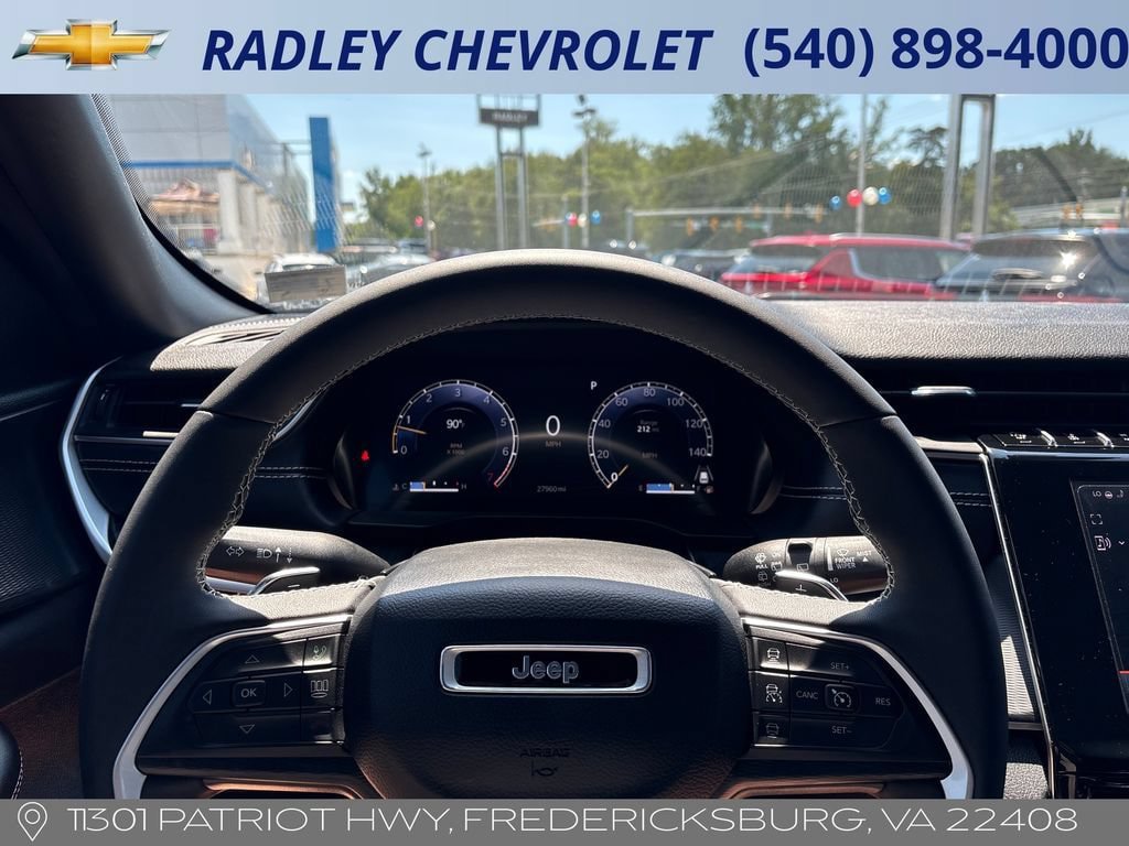 Used 2023 Jeep Grand Cherokee L Laredo AWD/4WD image 6