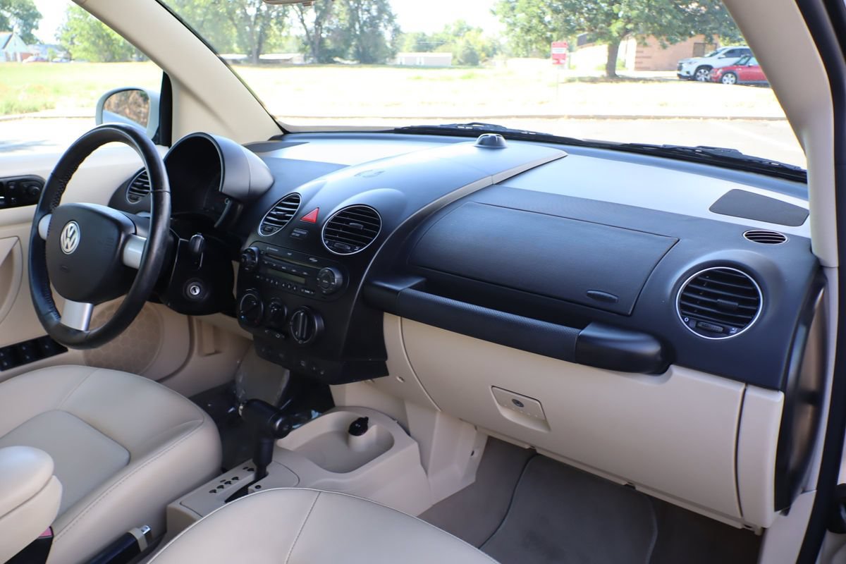 Used 2008 Volkswagen Beetle SE FWD image 29