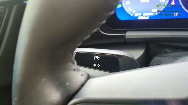 Used 2025 Porsche Macan Electric RWD image 43