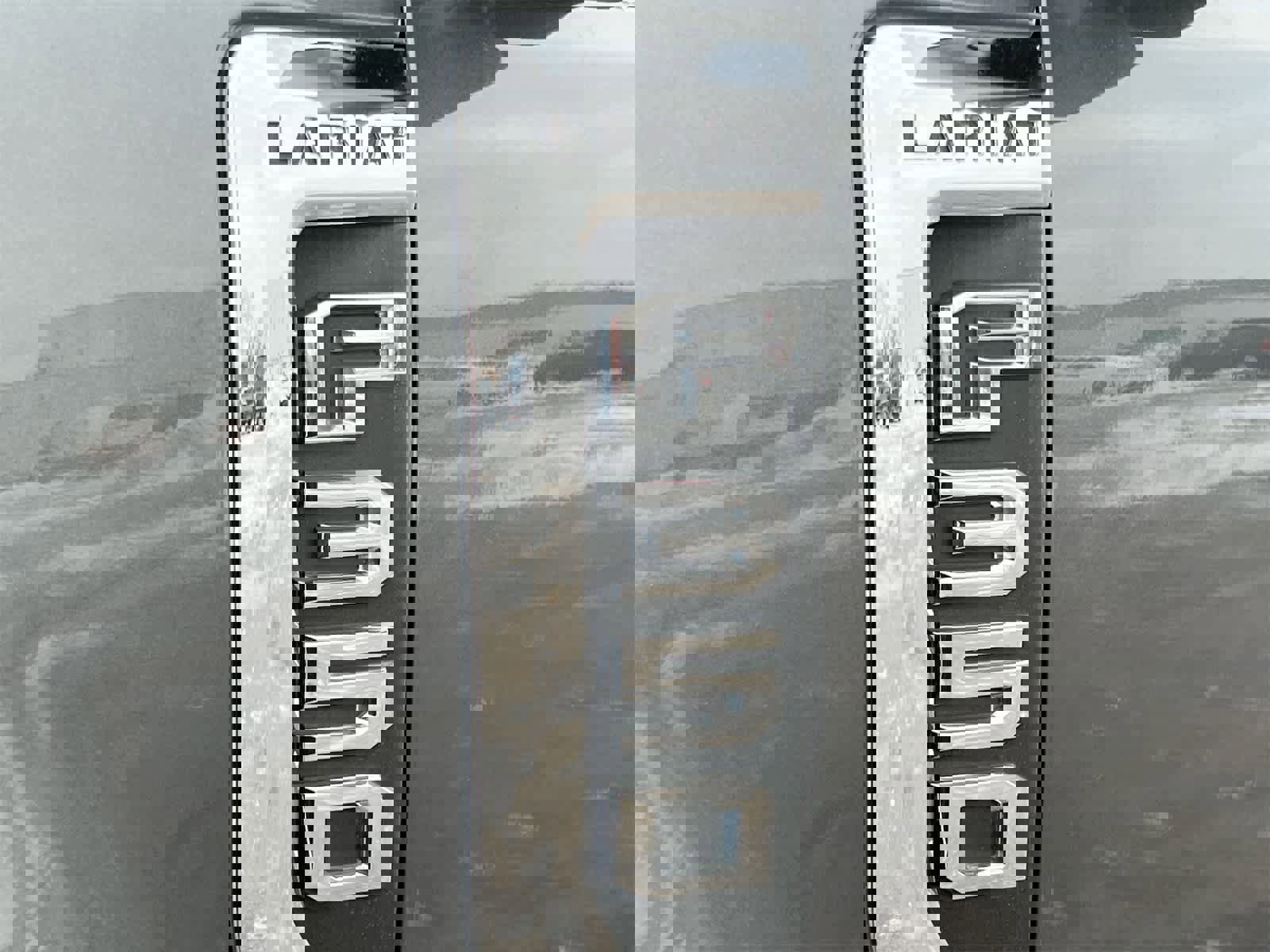 Used 2019 Ford F350 Lariat w/ Chrome Package image 13