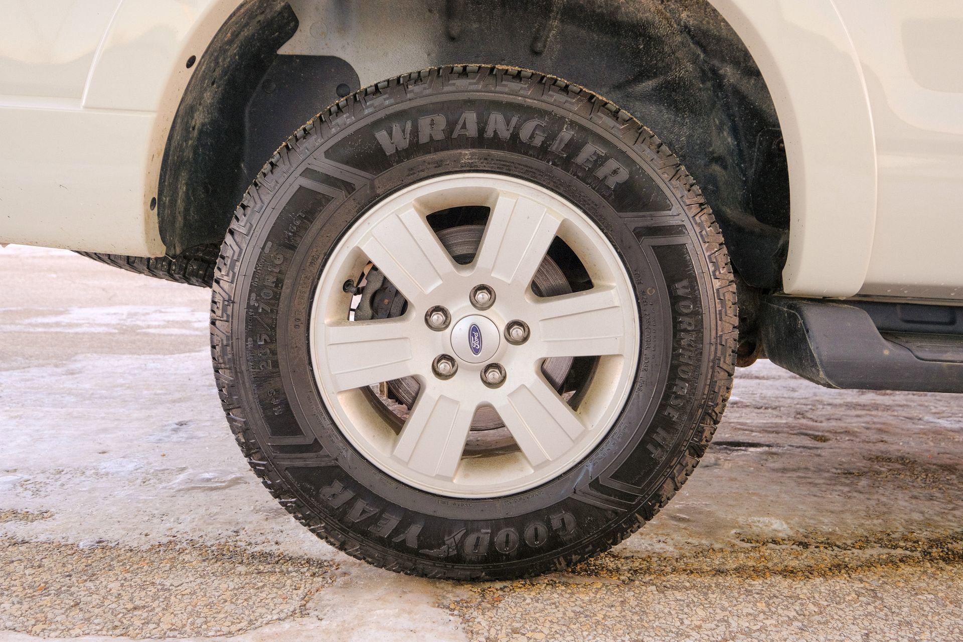 Used 2010 Ford Explorer XLT image 40