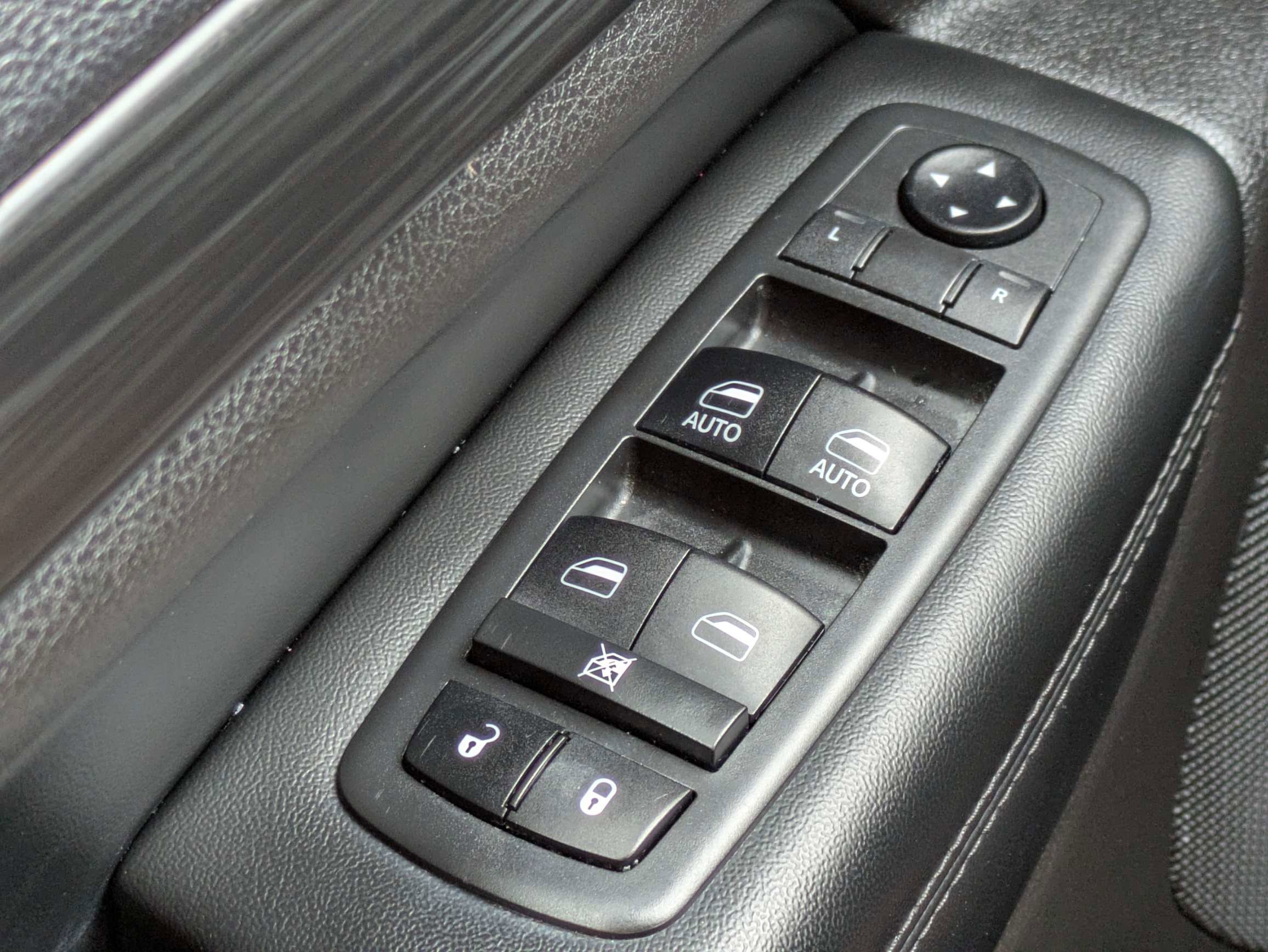 Used 2019 Jeep Grand Cherokee Laredo w/ Laredo X Package AWD/4WD image 28