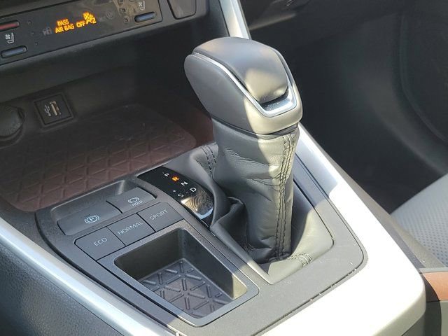 Used 2023 Toyota RAV4 Limited FWD image 28