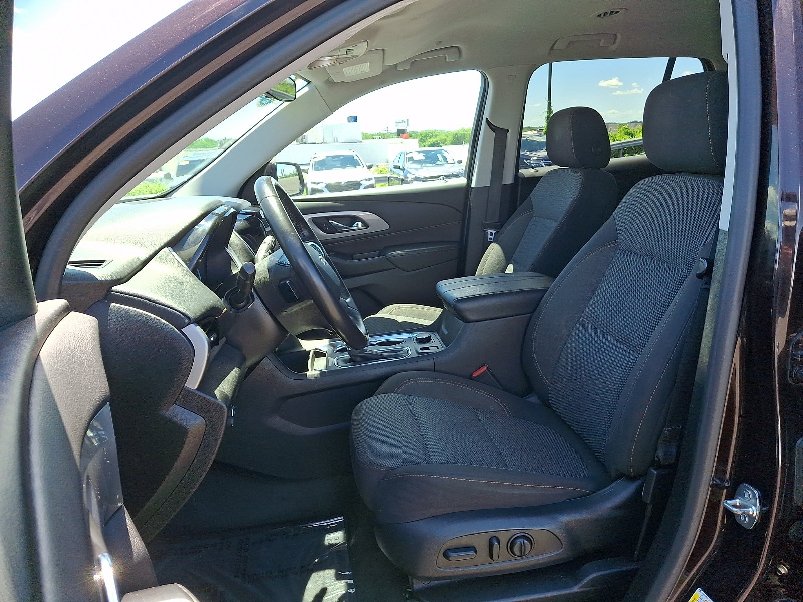 Used 2020 Chevrolet Traverse LT FWD image 14