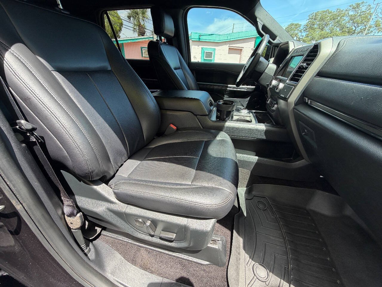 Used 2019 Ford Expedition Max XLT w/ Equipment Group 202A RWD image 12
