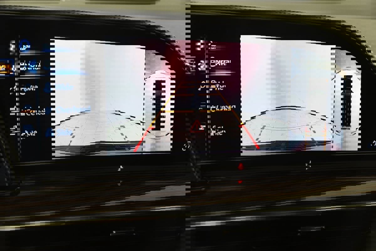 Used 2022 Cadillac Escalade ESV Premium Luxury image 10