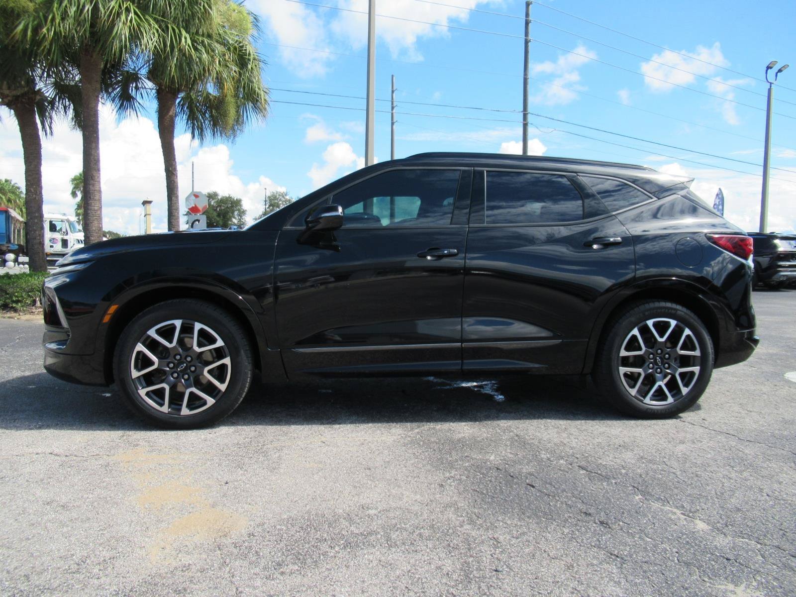 Used 2024 Chevrolet Blazer RS w/ Enhanced Convenience Package FWD image 2