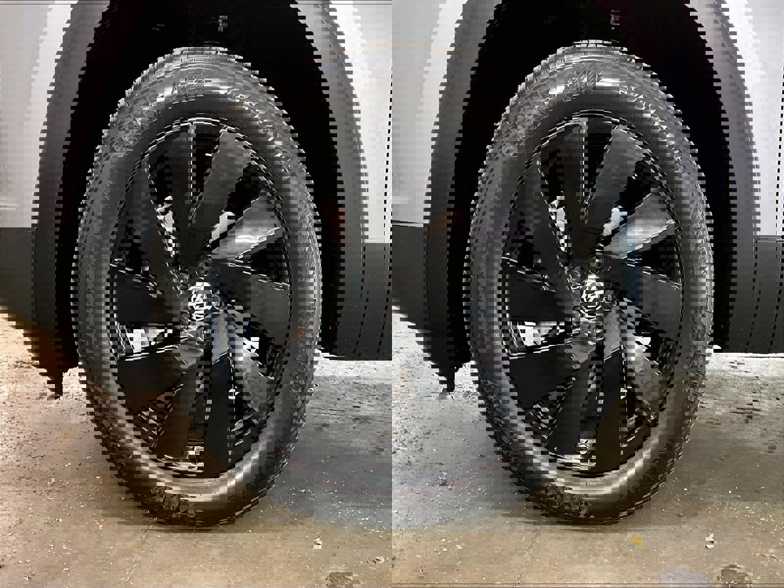 Used 2024 Volkswagen Atlas Cross Sport SE w/ Panoramic Sunroof Package image 12