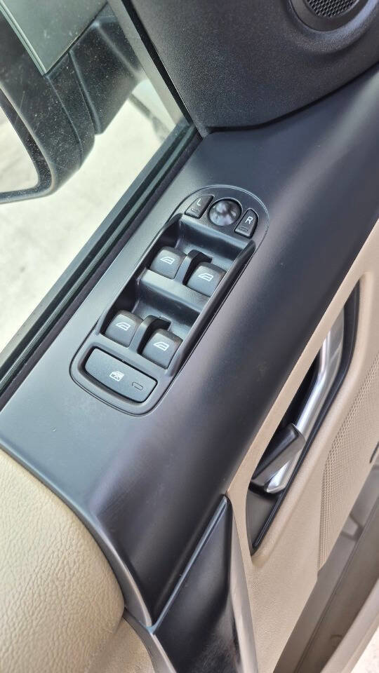 Used 2012 Land Rover LR2 HSE image 36