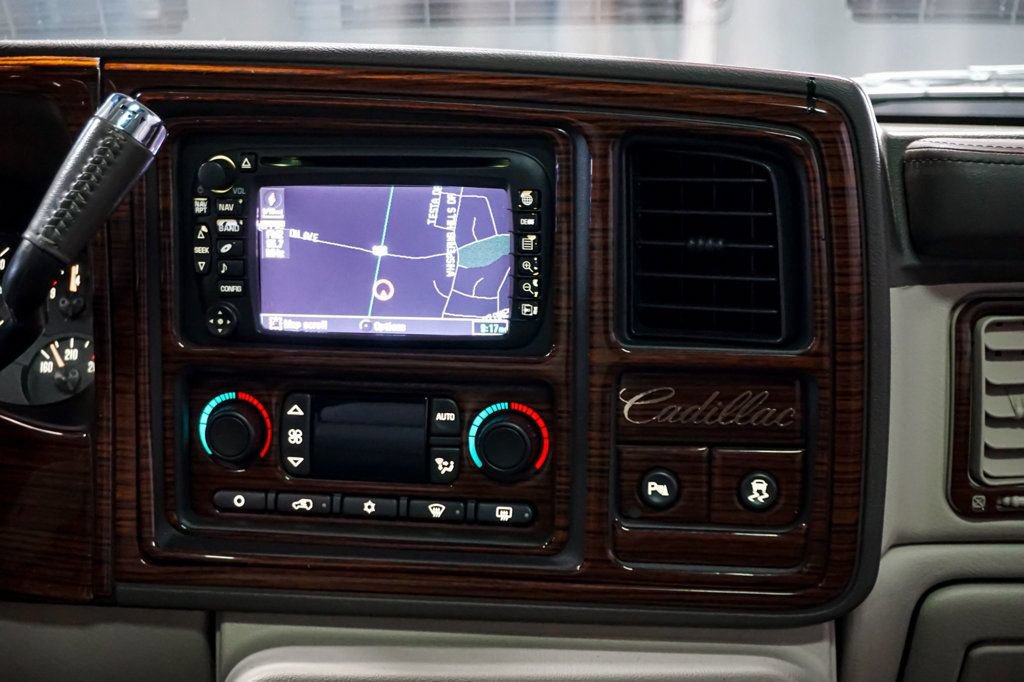 Used 2004 Cadillac Escalade EXT AWD/4WD image 39