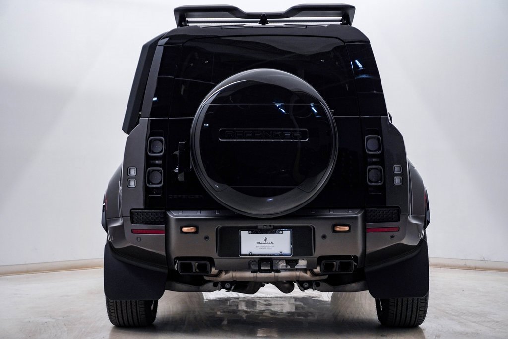Used 2025 Land Rover Defender 110 image 8