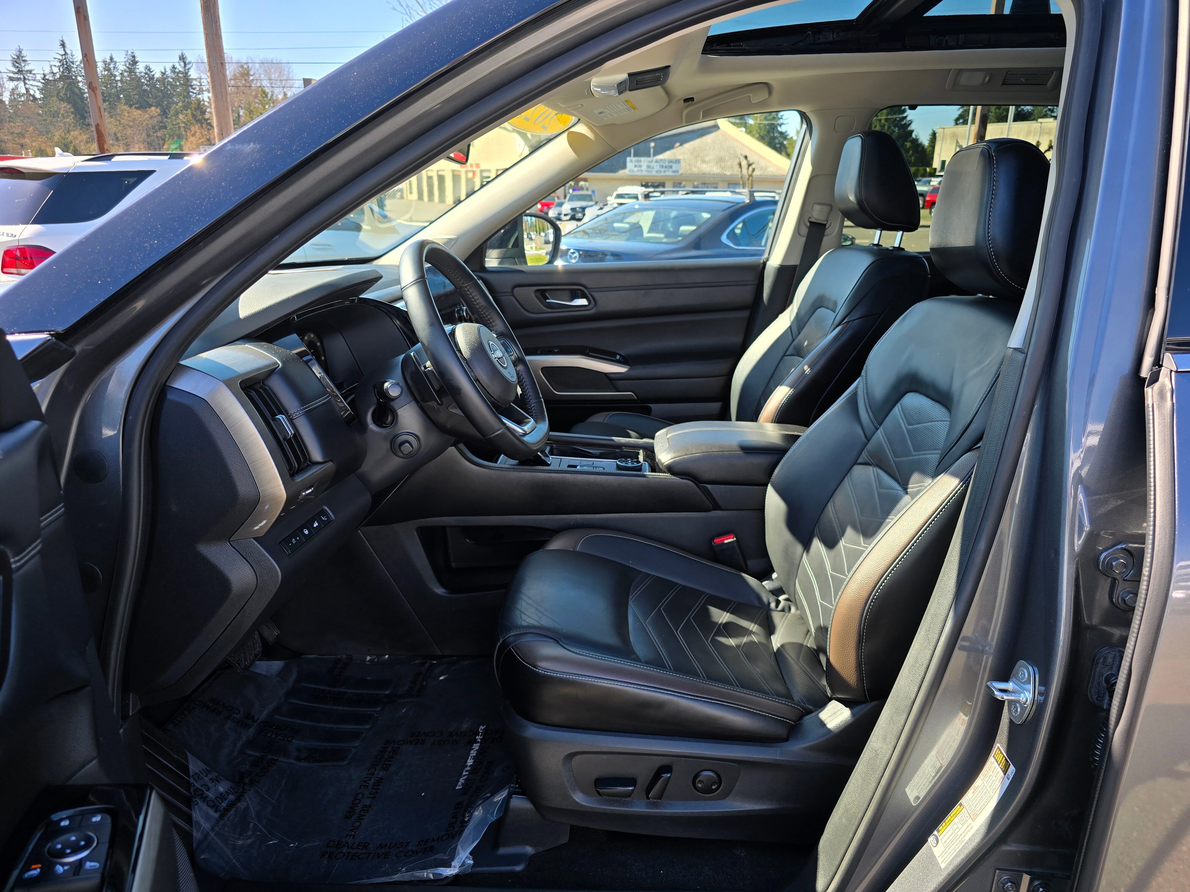 Used 2023 Nissan Pathfinder Platinum w/ Lighting Package (N93) AWD/4WD image 23