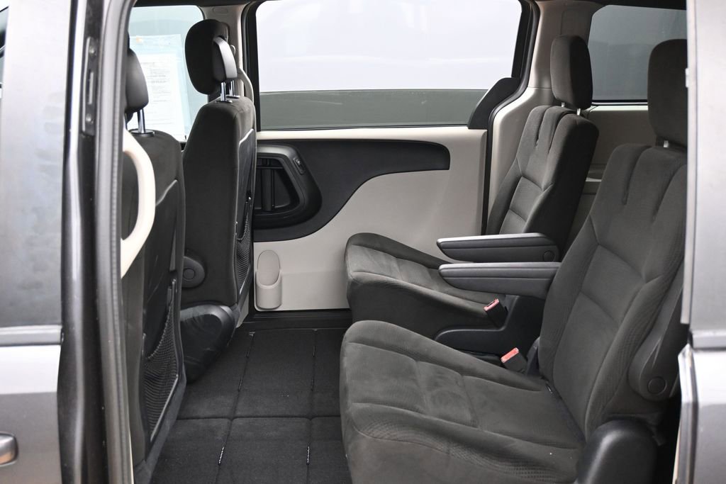 Used 2016 Dodge Grand Caravan SE FWD image 30