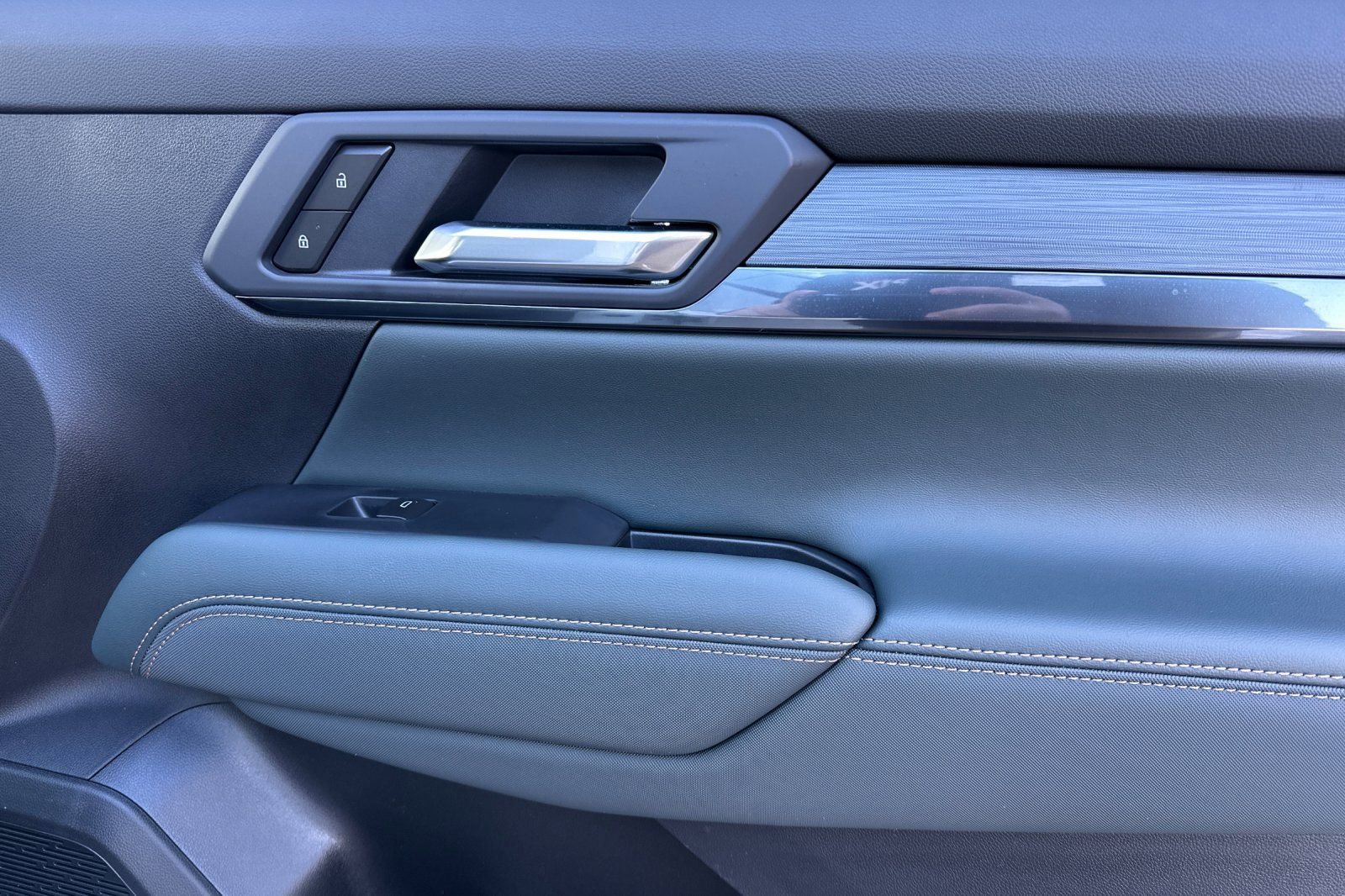 New 2026 GMC Terrain AT4 w/ Convenience Package III image 19