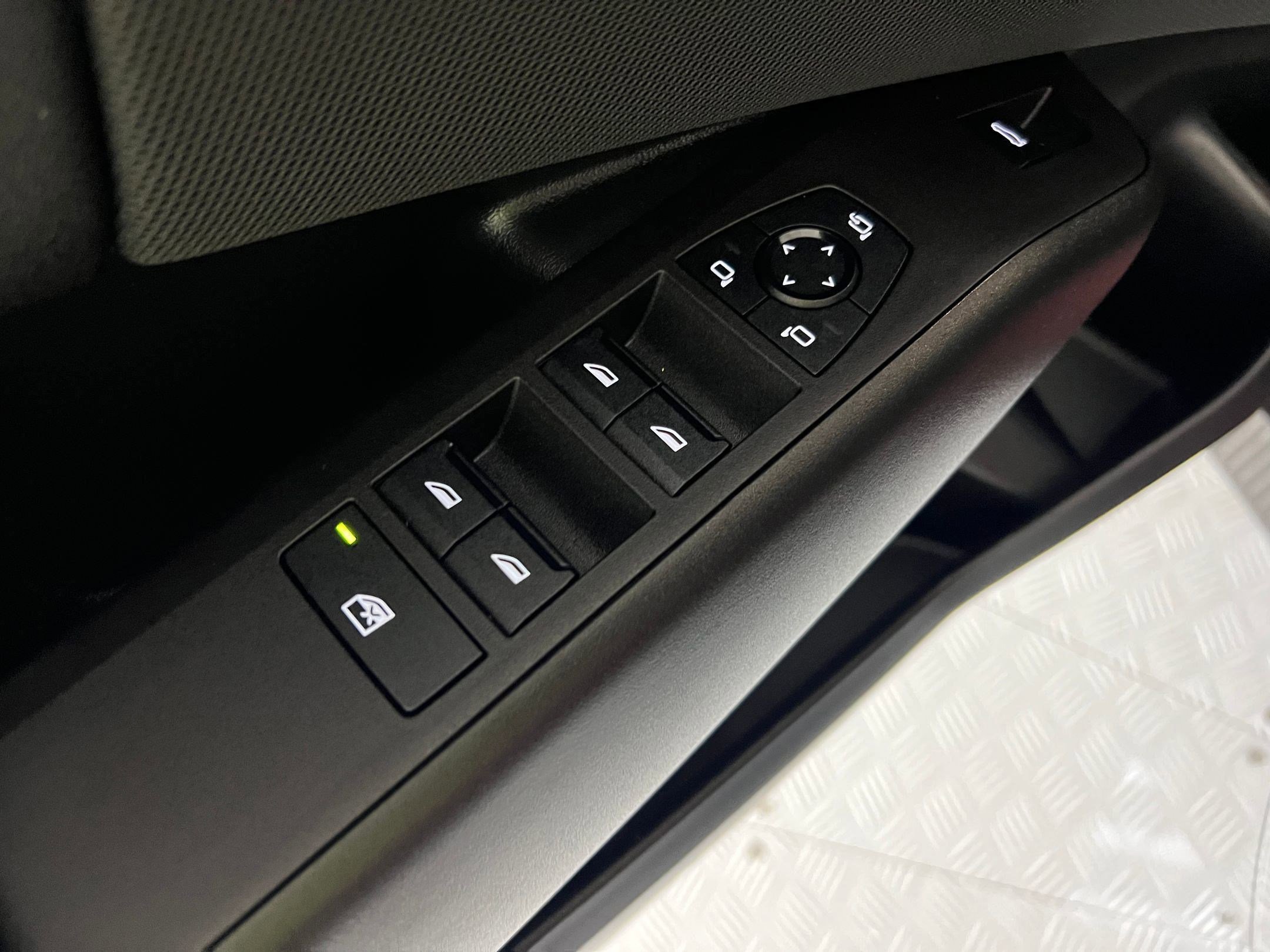 Used 2025 BMW X3 xDrive30i w/ Premium Package AWD/4WD image 12