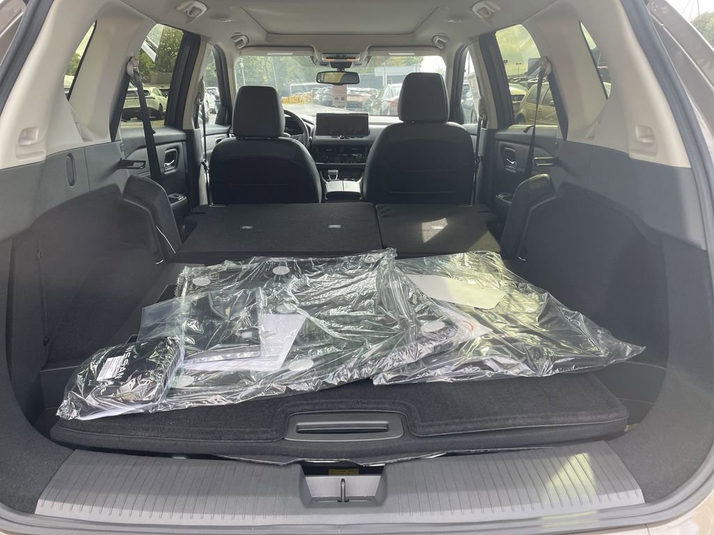 Certified 2025 Nissan Rogue SL w/ Tech Package AWD/4WD image 16