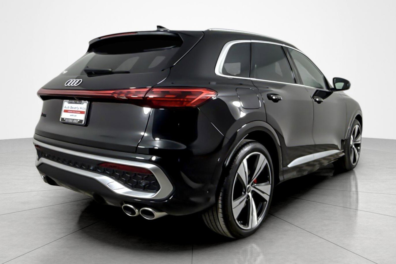 Used 2025 Audi SQ5 Premium Plus w/ Premium Plus Package image 5