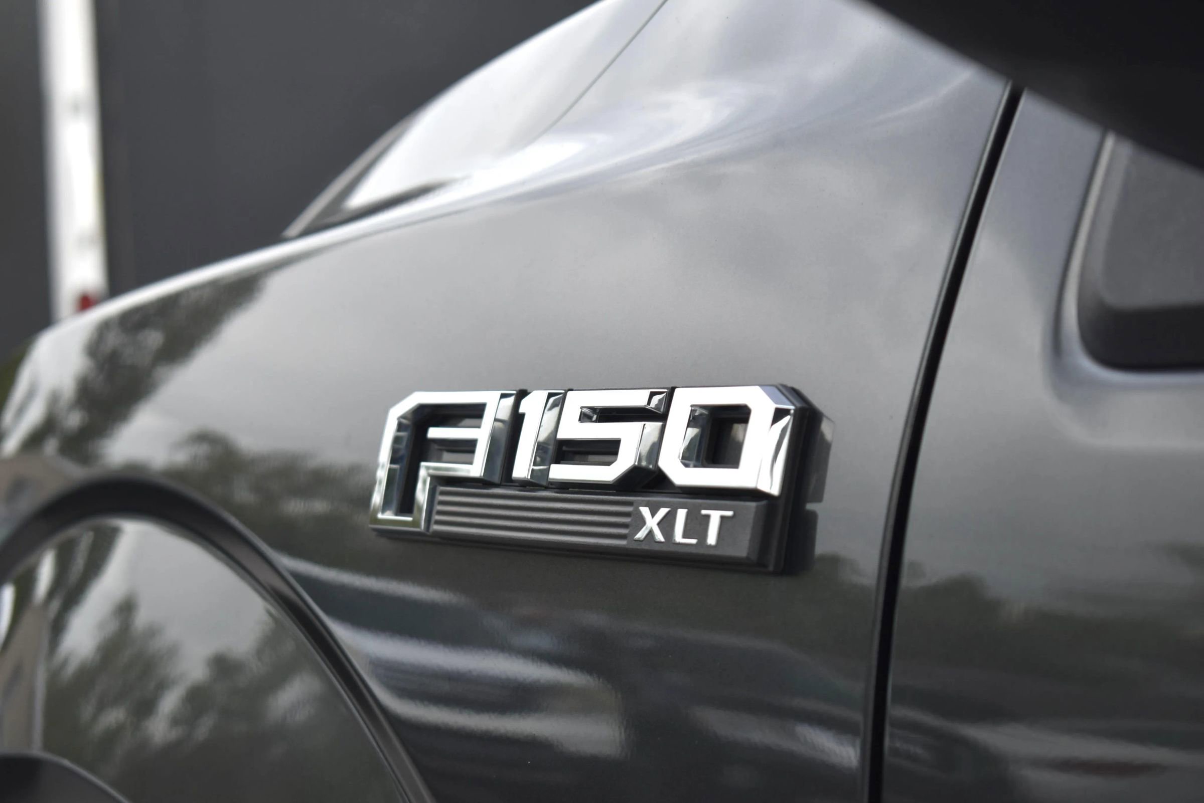 Used 2017 Ford F150 XLT w/ Equipment Group 302A Luxury RWD image 4