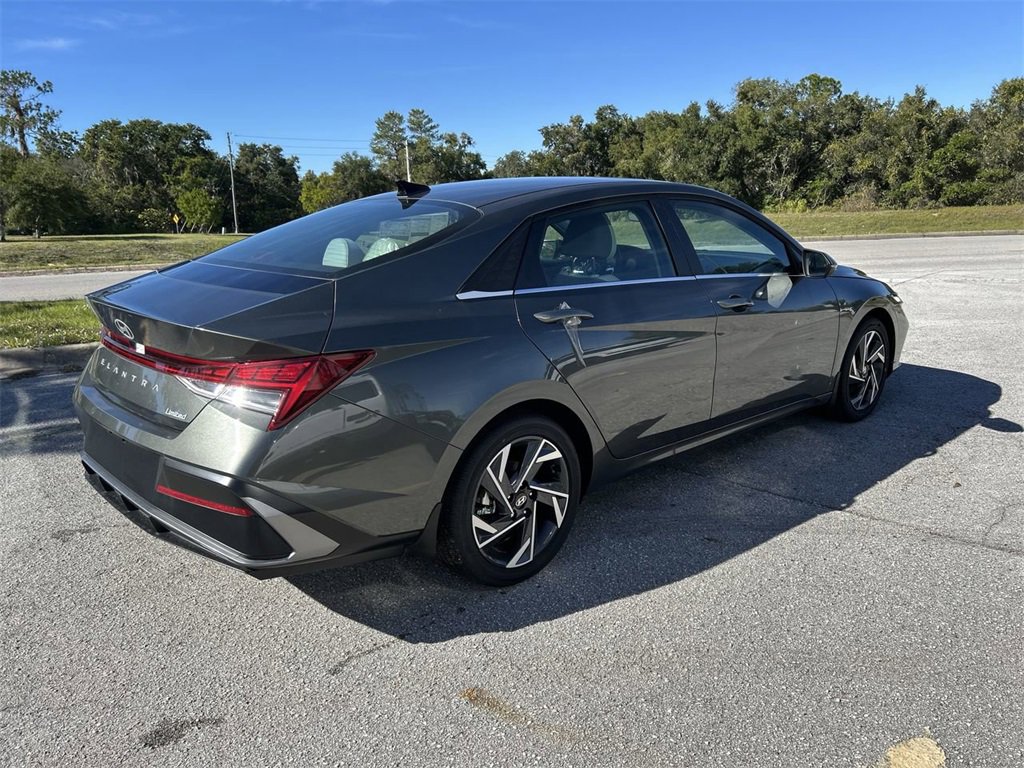 New 2025 Hyundai Elantra Limited image 10