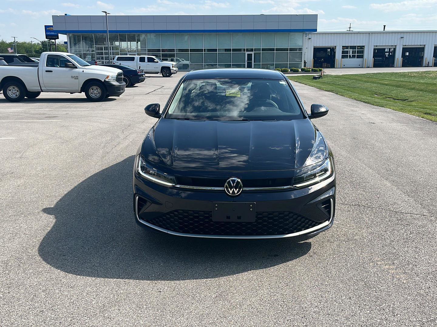 Used 2025 Volkswagen Jetta SE FWD image 9