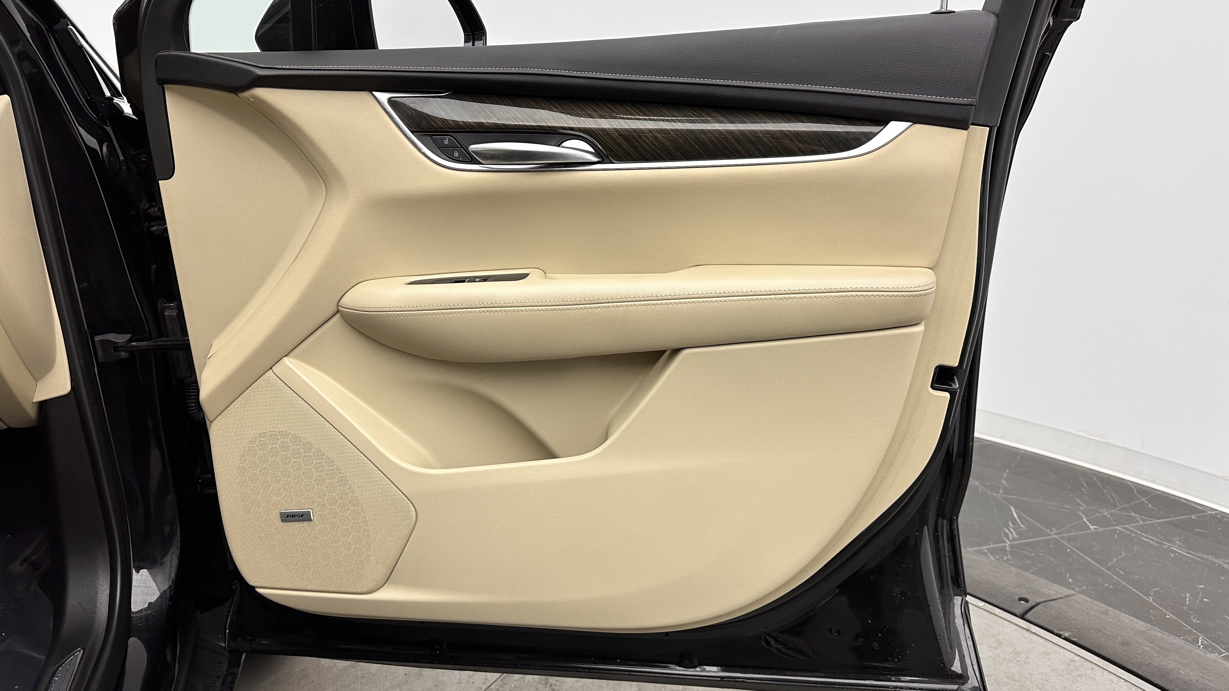 Used 2019 Cadillac XT5 FWD image 33