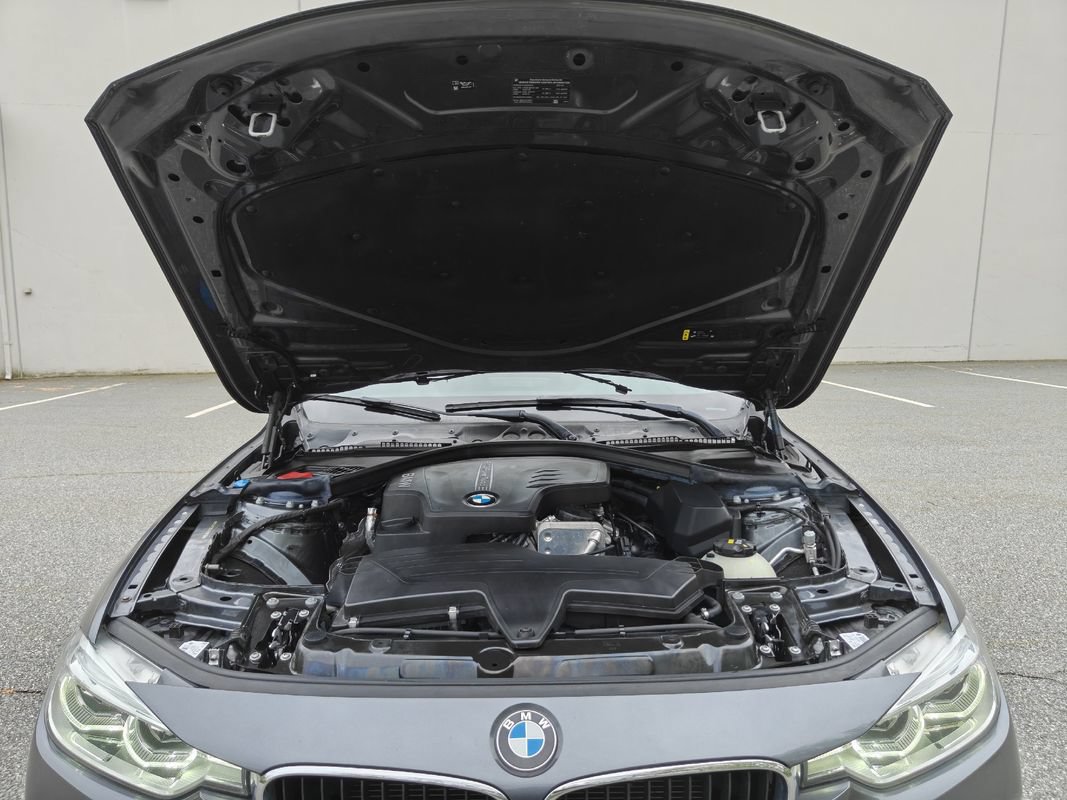 Used 2018 BMW 320i xDrive Sedan w/ Convenience Package AWD/4WD image 31