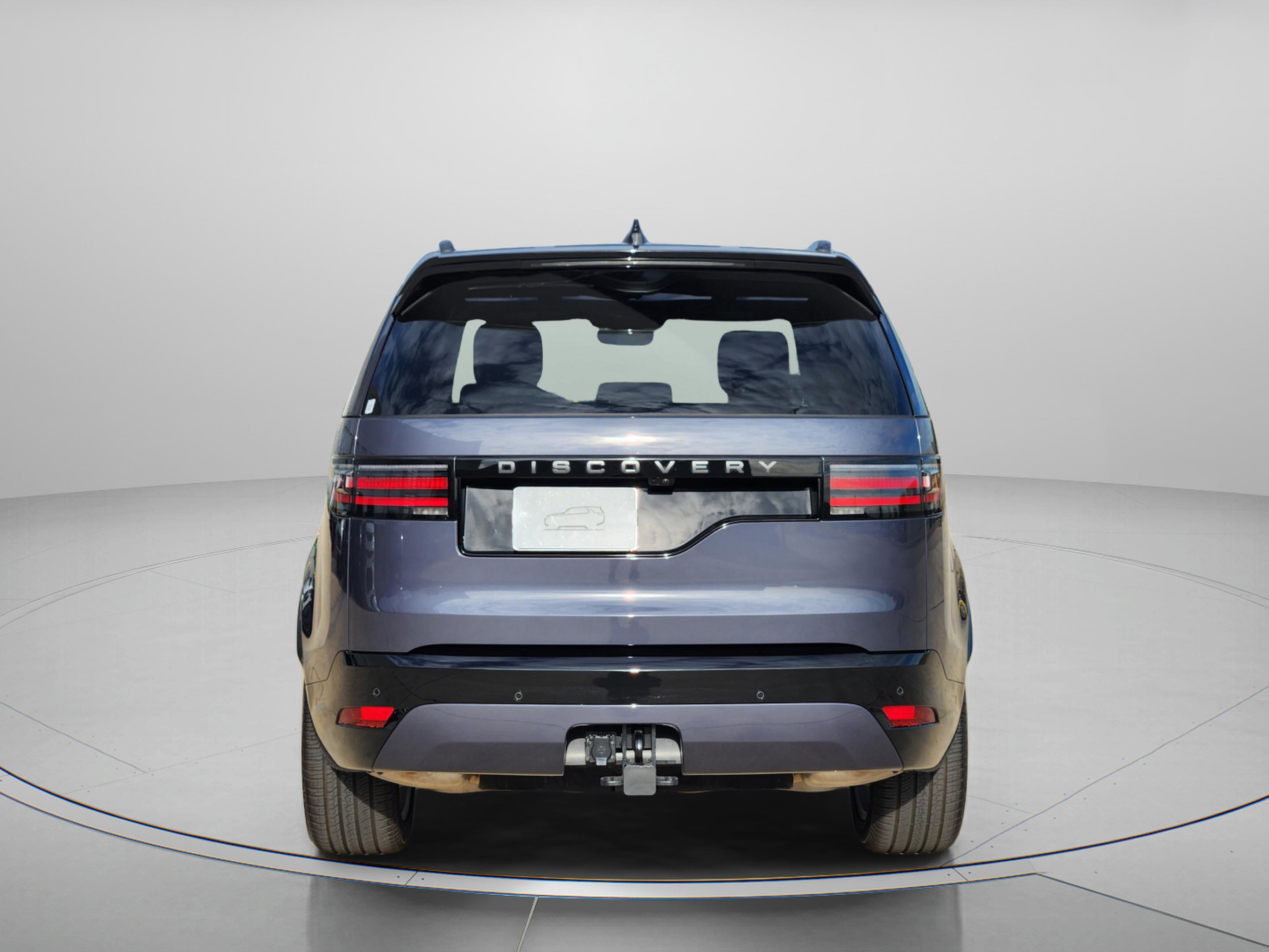 Certified 2024 Land Rover Discovery Dynamic SE image 4