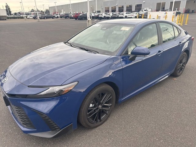 Used 2025 Toyota Camry SE image 2