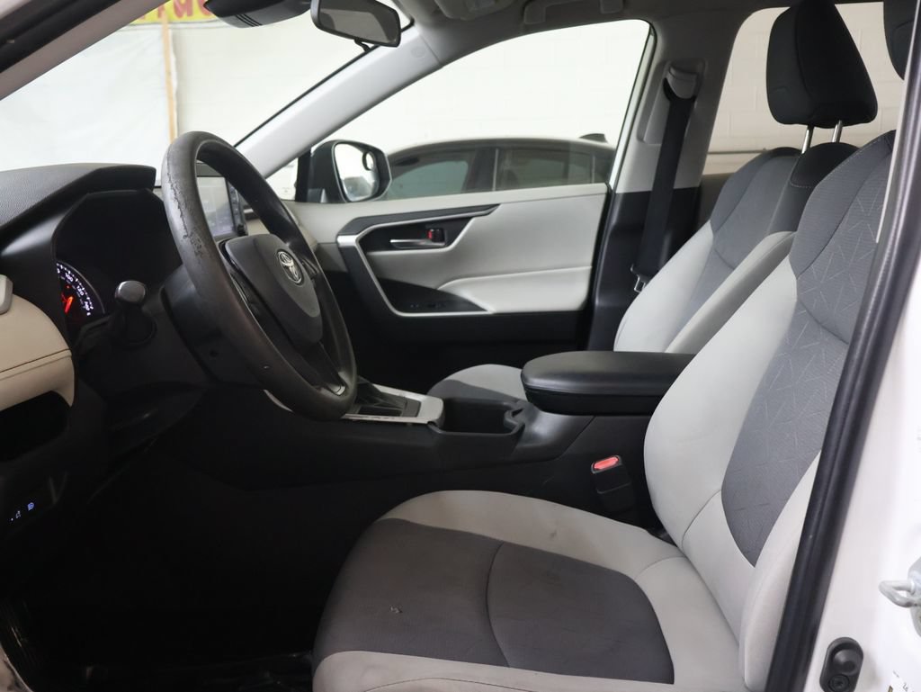 Used 2022 Toyota RAV4 XLE FWD image 16