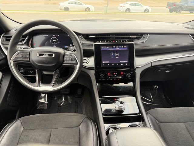Used 2023 Jeep Grand Cherokee Altitude AWD/4WD image 31