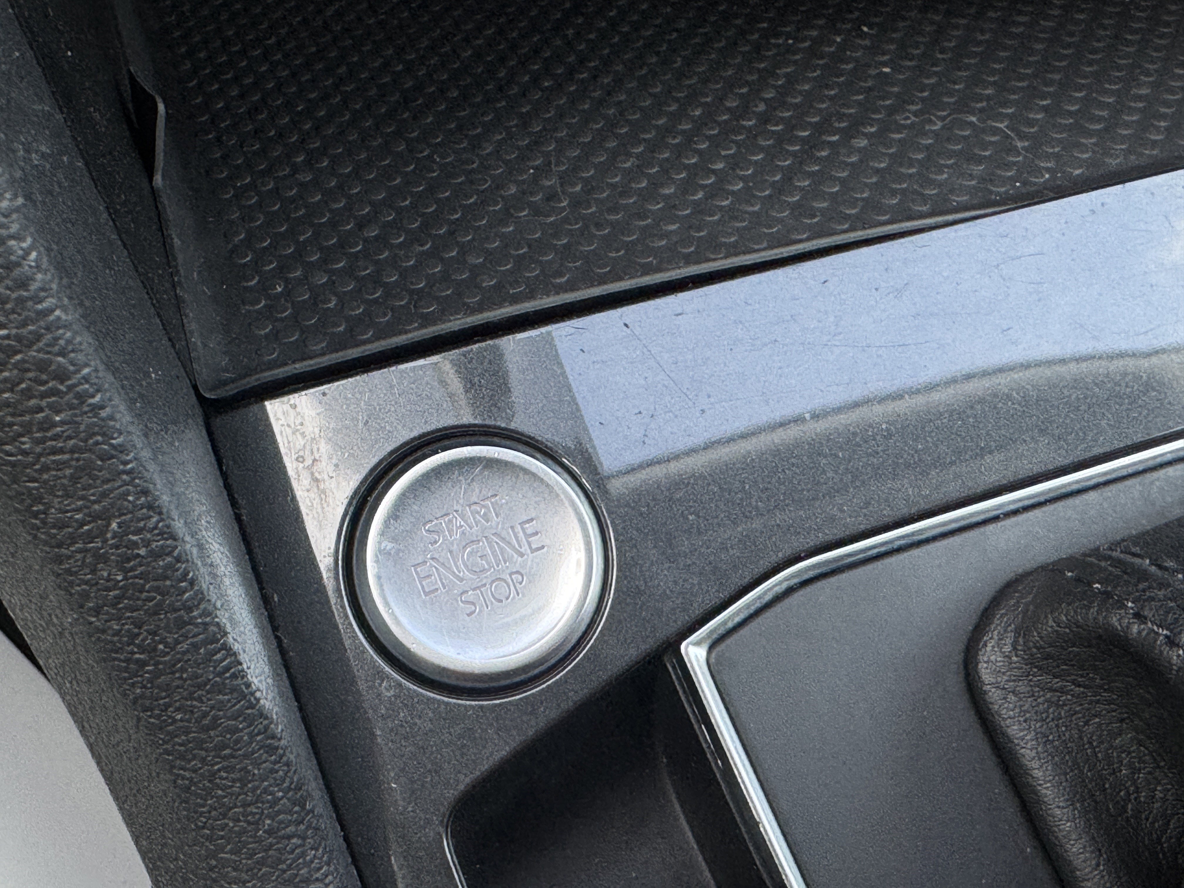 Used 2019 Volkswagen Tiguan SEL image 29