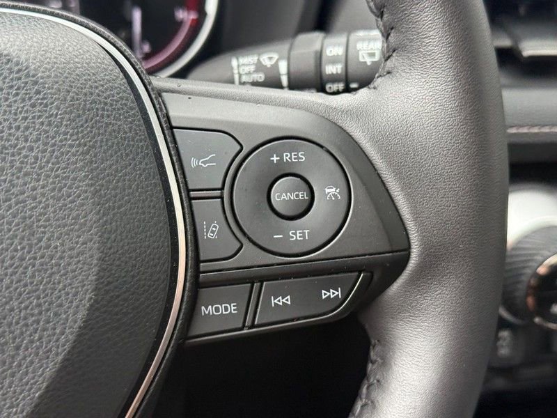 Used 2025 Toyota RAV4 XLE w/ Convenience Package image 21