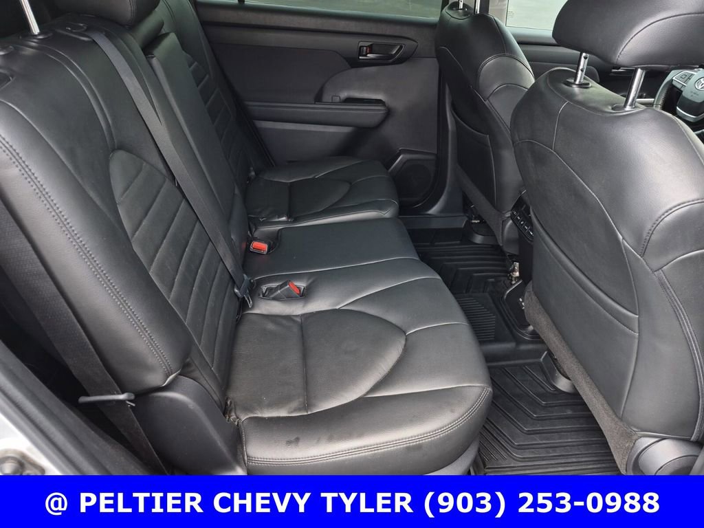 Used 2023 Toyota Highlander LE FWD image 16