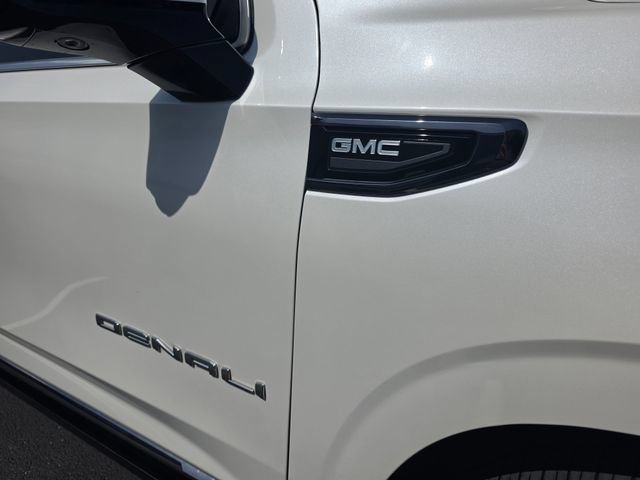 Used 2023 GMC Yukon Denali Ultimate AWD/4WD image 21