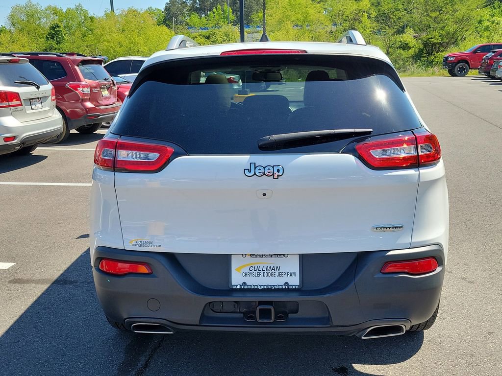 Used 2016 Jeep Cherokee Latitude w/ Comfort/Convenience Group FWD image 4